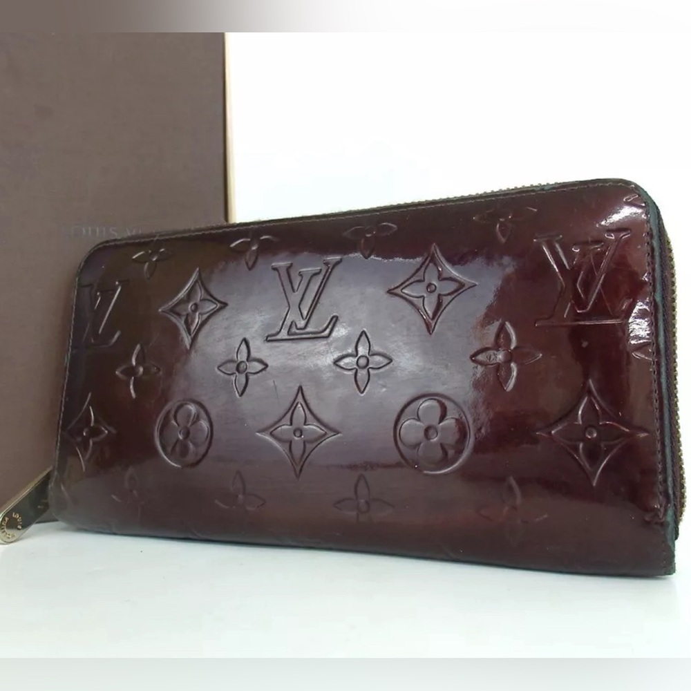 Authentic LOUIS VUITTON Vernis Zippy  Patent leather Wallet